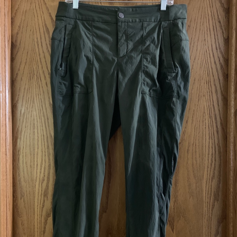 Green ATHLETA ankle cargo pants